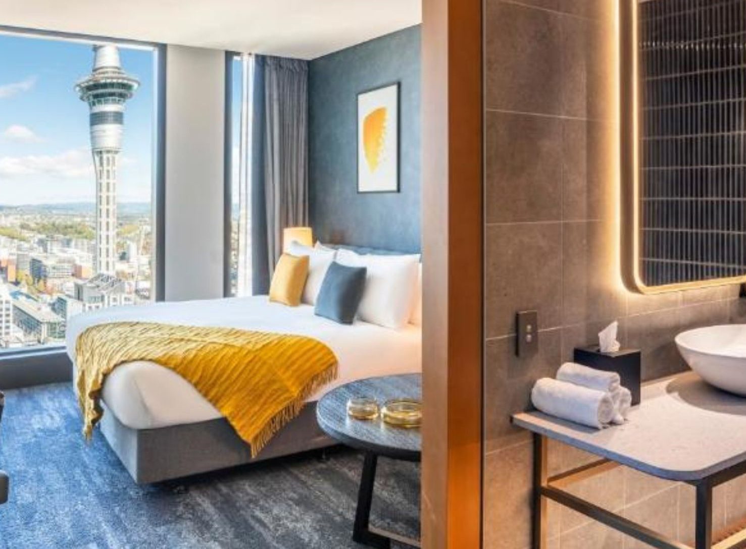 1 King Bed Standard Sky Tower View │ voco Auckland City Centre